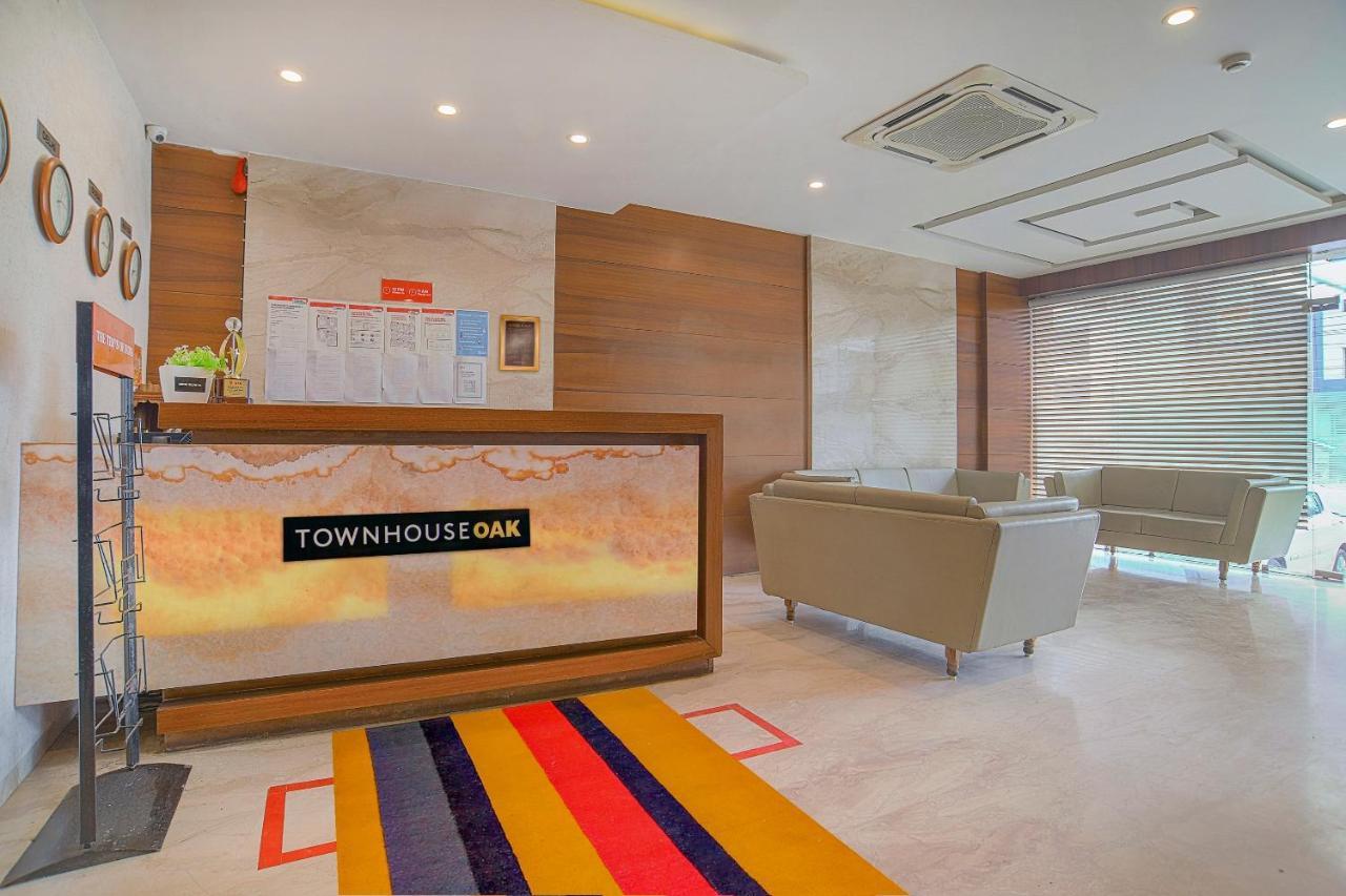 Vaccinated Staff- Townhouse Oak Hotel Silvotel Indore Exterior foto