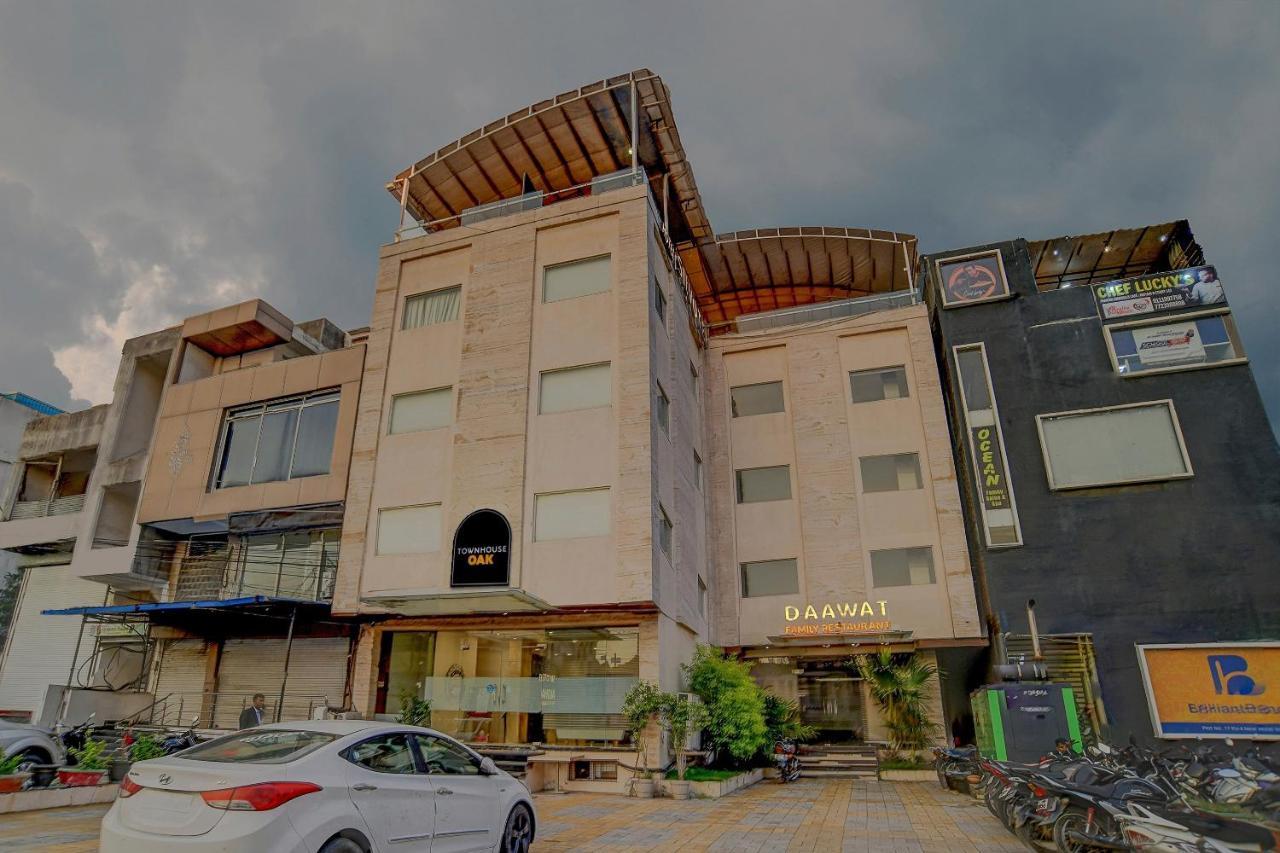 Vaccinated Staff- Townhouse Oak Hotel Silvotel Indore Exterior foto